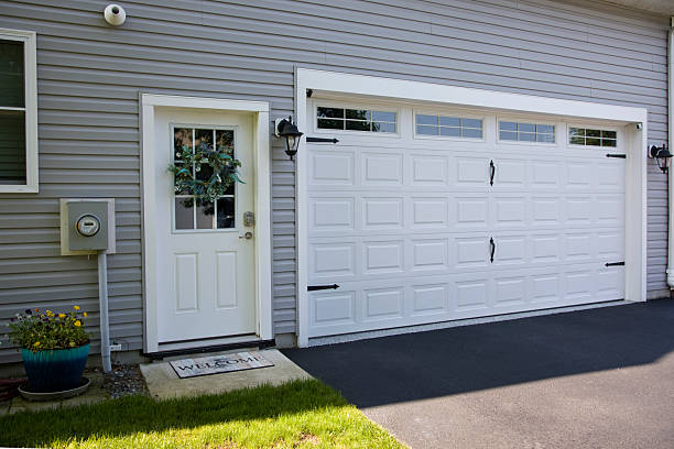24/7 Emergency Garage Door Panel Replacement experts in Roslyn, NY